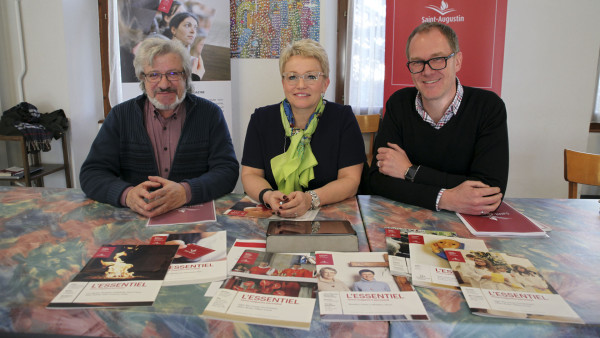 Saint-Maurice le 4 février 2016. Présentation de la nouvelle formule des magazines paroissiaux L'Essentiel, anciennement Paroisses Vivantes. De g. à dr. Claude Jenny, D.-A. Puenzieux et Nicolas Huber (Photo: B. Hallet/Cath.ch)