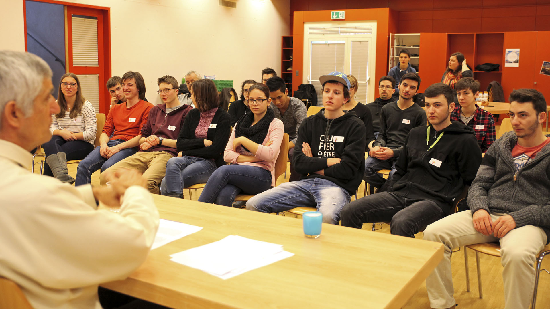 "Avant de poser des gestes de miséricorde, il faut être miséricordieux", a lancé lMgr Lovey à l'assemblée. (Photo: B. Hallet)