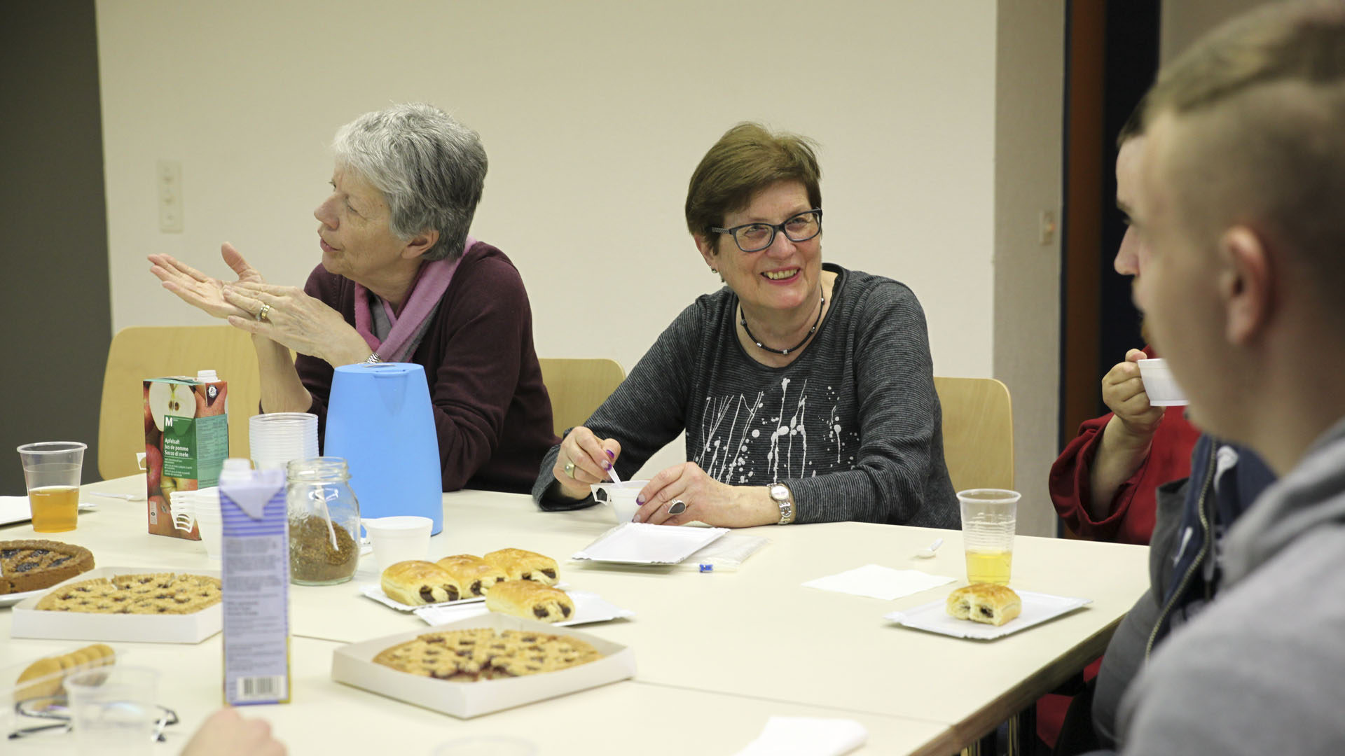 Granges (VS), le 2 mars 2016. Les bénévoles du groupe "Parole en liberté" dialoguent avec les jeunes du Centre éducatif fermé de Pramont. (PHoto: Bernard Hallet)