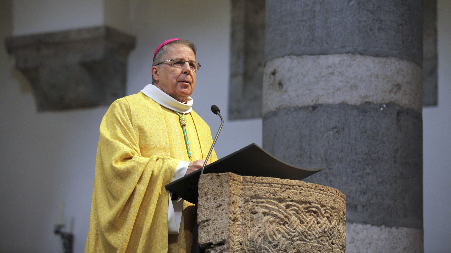 Saint-Maurice le 20 novembre 2016. Mgr Jean Scarcella lors de la messe pontificale de clôture du jubilé de la Misércorde. (Photo: B. Hallet)